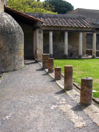 Central Thermae (Terme Centrali) (Herculaneum)