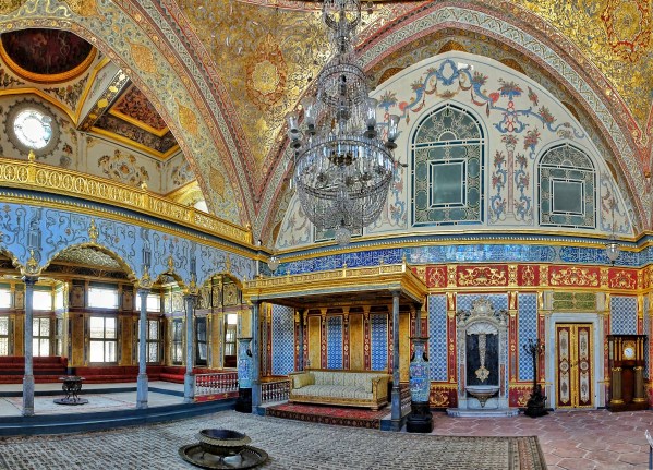 Императорский зал